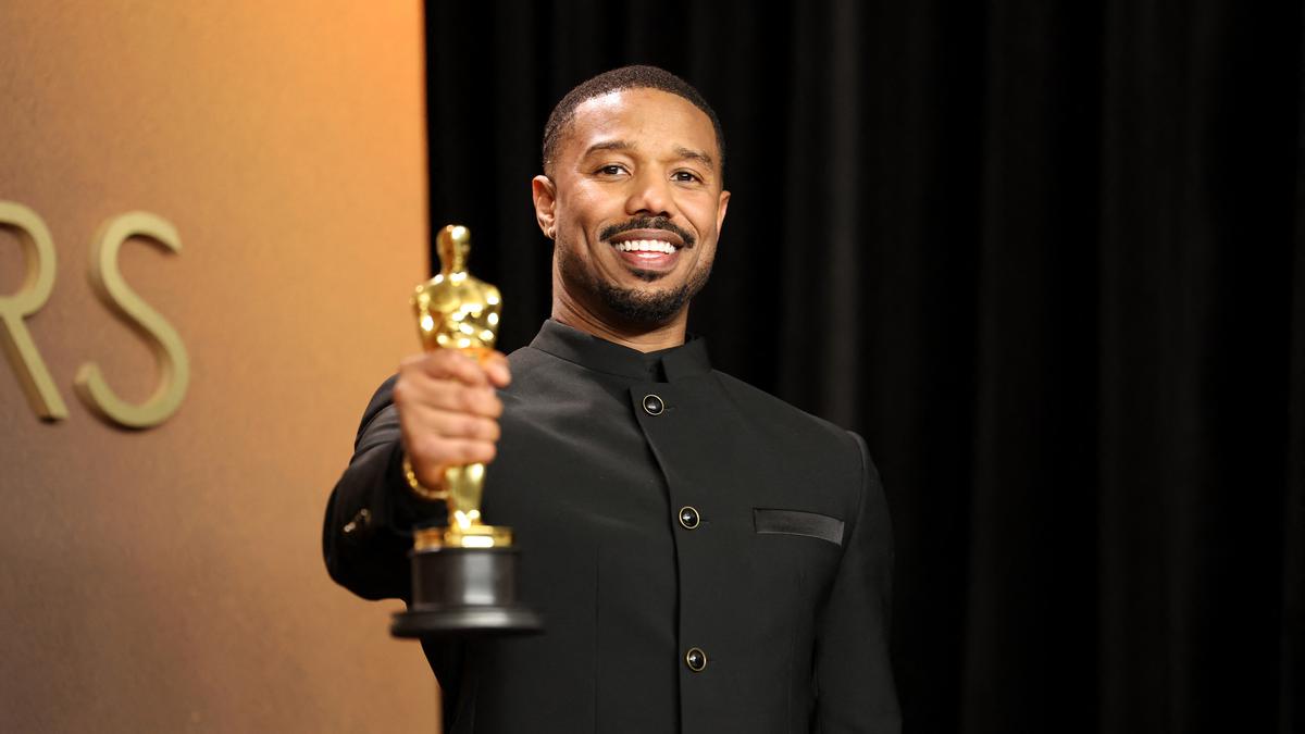 Michael B Jordan Raih Oscar 2026, Dulu Nyaris Tak Bisa Angkat Beban Kini Bertubuh Atletis