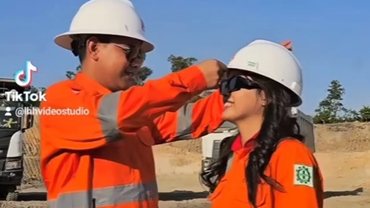 Potret Putri Isnari dan Abdul Aziz melakukan pemotretan prewedding (Sumber: TikTok/lhhvideostudio)