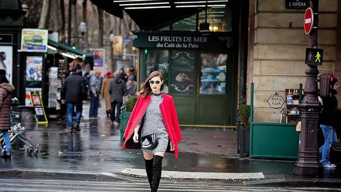 [Bintang] Saat Cuaca Dingin di Paris, Ikuti Inspirasi Bergaya Modern Chic Andalan Patricia Gunawan