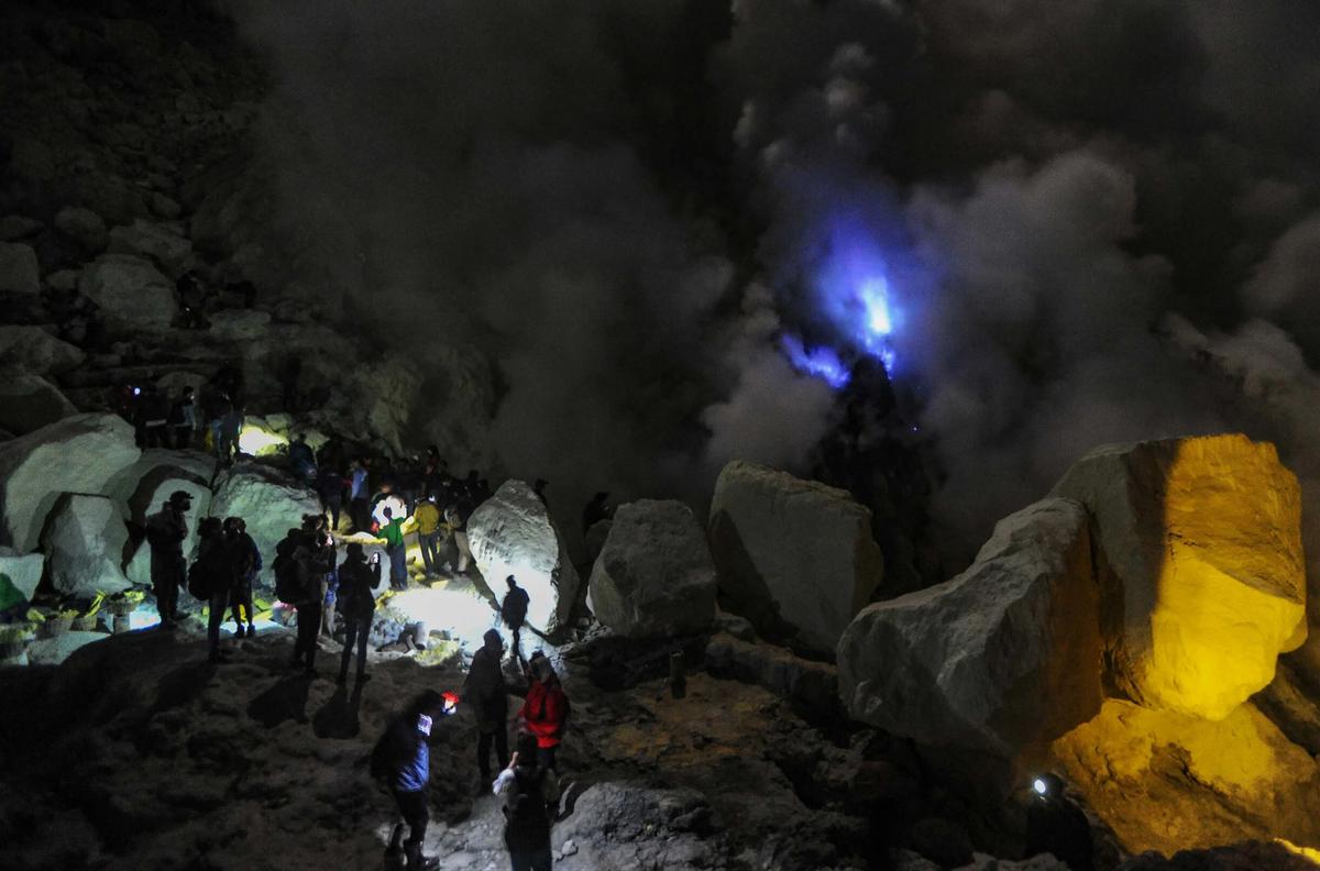 FOTO: Kawah Ijen Destinasi Favorit Wisata Alam Akhir Tahun