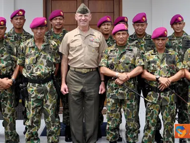 Citizen6, Surabaya: Lt. Gen Duane Thiessen merencanakan pasukannya yang akan menempati pangkalan Marinir Amerika di Darwin itu untuk latihan bersama dengan Marinir di negara-negara Asia termasuk Marinir Indonesia. (Pengirim: Sintelpasmar-1)