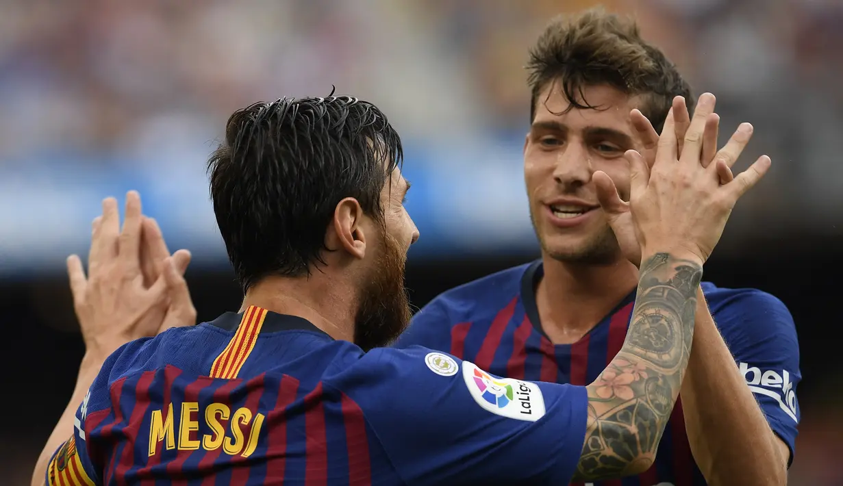 Sergi Roberto merupakan pemain didikan akademi Barcelona. Pemain asal Spanyol itu menghabiskan seluruh kariernya sejauh ini bersama Blaugrana. Kebersamaan Roberto dengan Barcelona berakhir pada musim panas 2024. Ia harus meninggalkan klub setelah kontraknya tidak diperpanjang. (LLUIS GENE / AFP)