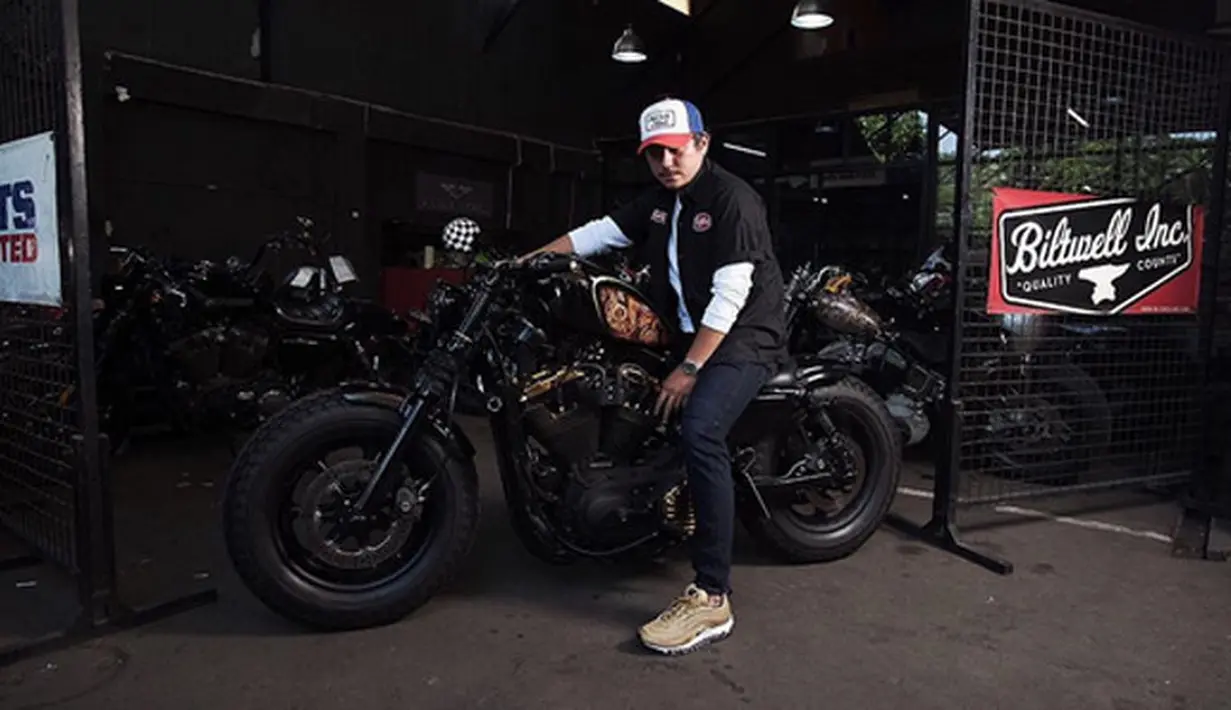 Beberapa waktu lalu, kediaman Raffi Ahmad didatangi oleh petugas pajak akibat terlambat membayar pajak mobil mewah. Beberapa nama selebriti tanah air masuk dalam daftar penunggak pajak, diantaranya Gading Marten. (Instagram/gadiiing)