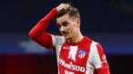 Antoine Griezmann diboyong ke Barcelona dari Atletico Madrid dengan harga 120 juta euro pada bursa transfer musim 2019. Sayangnya, ia gagal menunjukkan permainan terbaiknya sehingga dikembalikan lagi ke Atletico Madrid dengan status pinjaman pada bursa transfer musim panas lalu. (AFP/Gabriel Bouys)