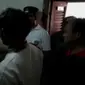 Uning, mantan TKW yang diasingkan lebih dari 10 tahun di bekas kandang ayam di Indramayu, akhirnya mendapat perhatian pemerintah.