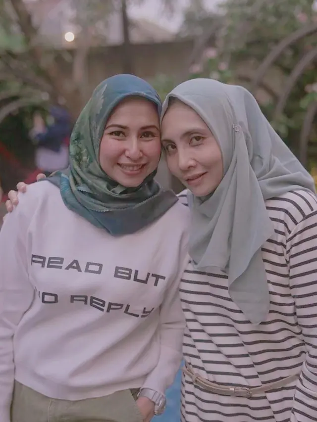 Mantap Berhijab, Ini 7 Potret Penampilan Terbaru Deswita Maharani