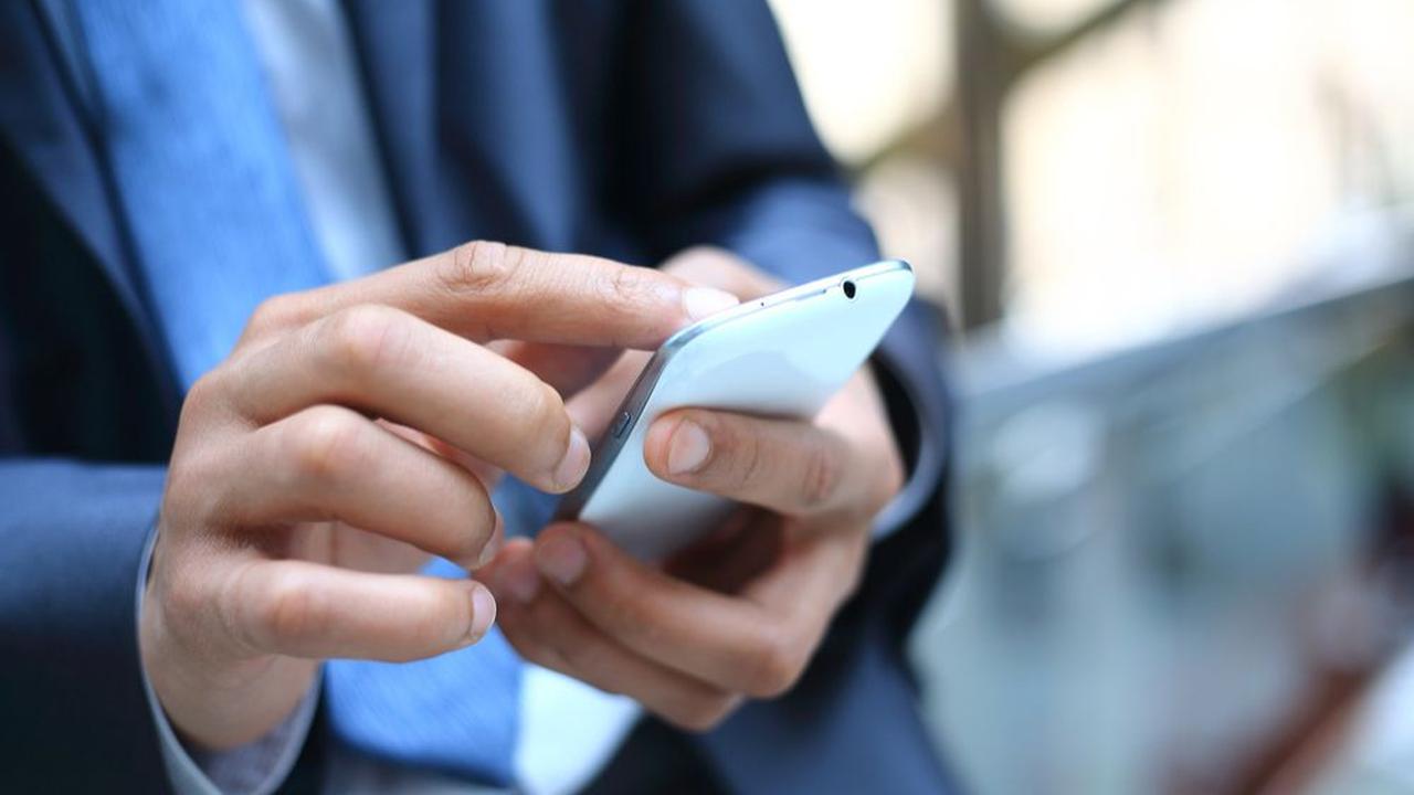 Melansir laman bca.co.id, umumnya penipu berpura-pura menjadi calon pembeli dan menghubungi penjual via Whatsapp.