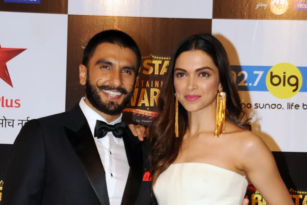 [Bintang] Ranveer Singh dan Deepika Padukone