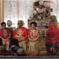 Pernikahan cucu Soeharto dalam balutan busana Bugis. (dok. tangkapan layar Youtube Cendana Tv/https://www.youtube.com/watch?v=Y6OqjwKLXVc&feature=youtu.be/Tri Ayu Lutfiani)