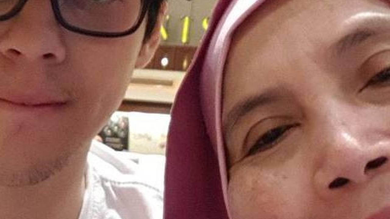 Calon Mertua Luna Maya, 8 Foto Cantik Ibunda Maxime Bouttier yang Berhijab dalam Kehidupan Harmonis Bersama Suami Bule dan Anak Blasteran