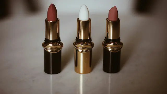 Pengaplikasian Lipstik yang Tepat