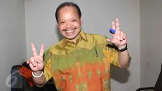 Terdakwa kasus suap SKK Migas dan Kementerian ESDM, Sutan Bhatoegana berpose sebelum mengikuti sidang pembacaan pledoi di Pengadilan Tipikor, Jakarta, Senin (10/8/2015). (Liputan6.com/Helmi Afandi)