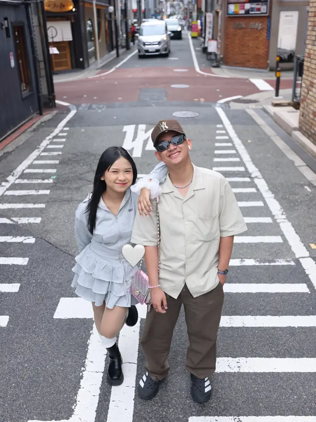 Itab dan April di Jepang (credit: instagram.com/da7_aprillll)