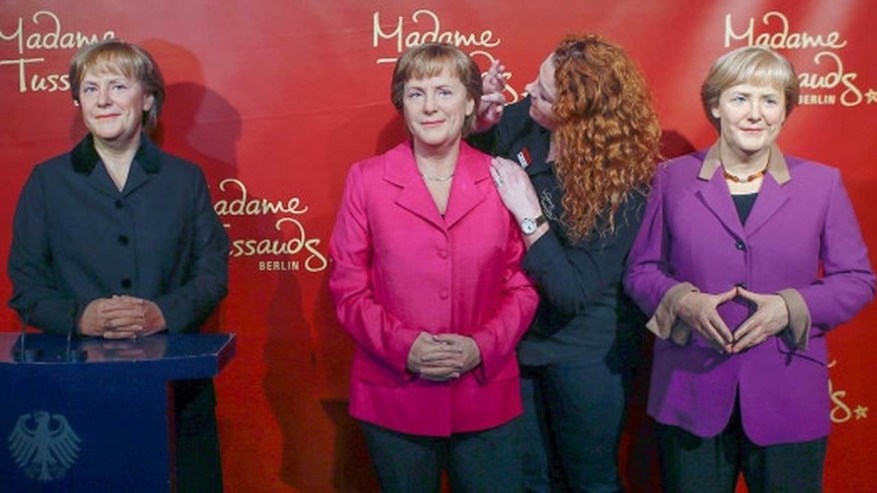 "Tiga kembaran" Angela Merkel diperkenalkan di Berlin