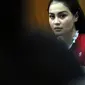 "Pakai sejak sebulan lalu. Sebelumnya sudah sempat pakai, tapi sudah rehabilitasi tahun 2012," ujar Jennifer Dunn menjawab pertanyaan hakim soal ketergantungannya terhadap narkoba. (Deki Prayoga/Bintang.com)