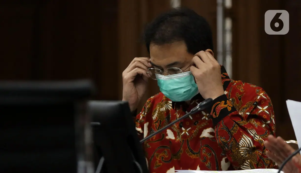 Mantan Wakil Ketua DPR Azis Syamsuddin saat mengikuti sidang lanjutan di Pengadilan Tipikor Jakarta, Senin (13/12/2021). Azis Syamsuddin merupakan terdakwa dugaan suap penanganan perkara korupsi di Lampung Tengah. (Liputan6.com/Helmi Fithriansyah)