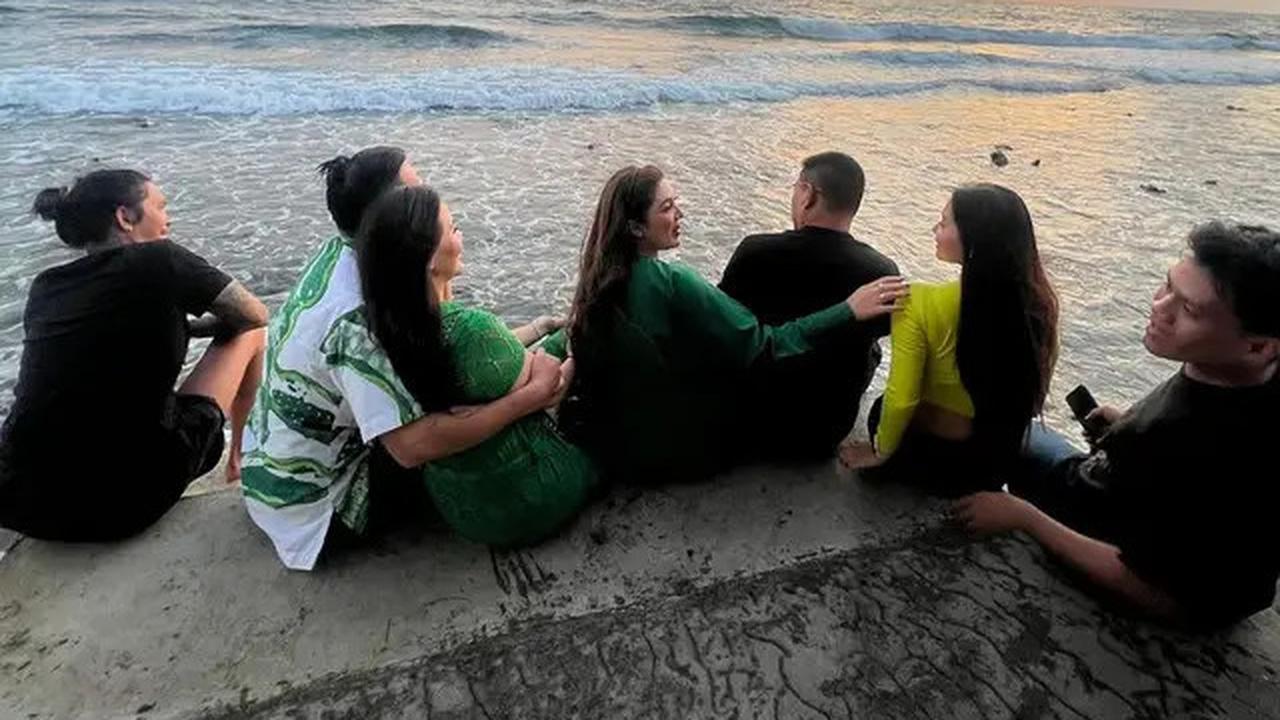 6 Potret Ashanty dan Anang Kenang Kebersamaan Bareng Benny Laos, Cagub Maluku Utara
