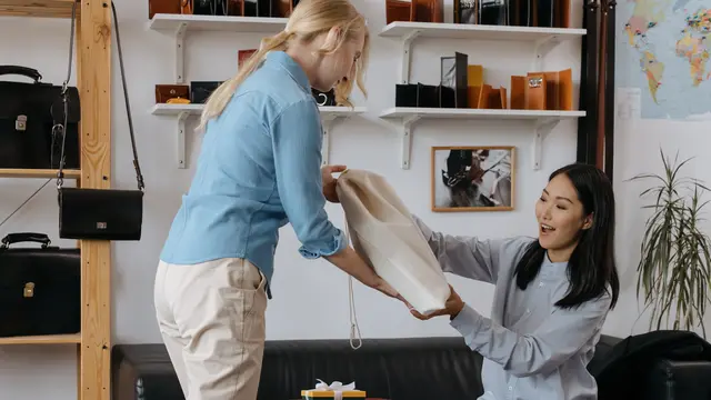 5 Tips Merawat Tas Kulit agar Awet dan Tak Mengelupas