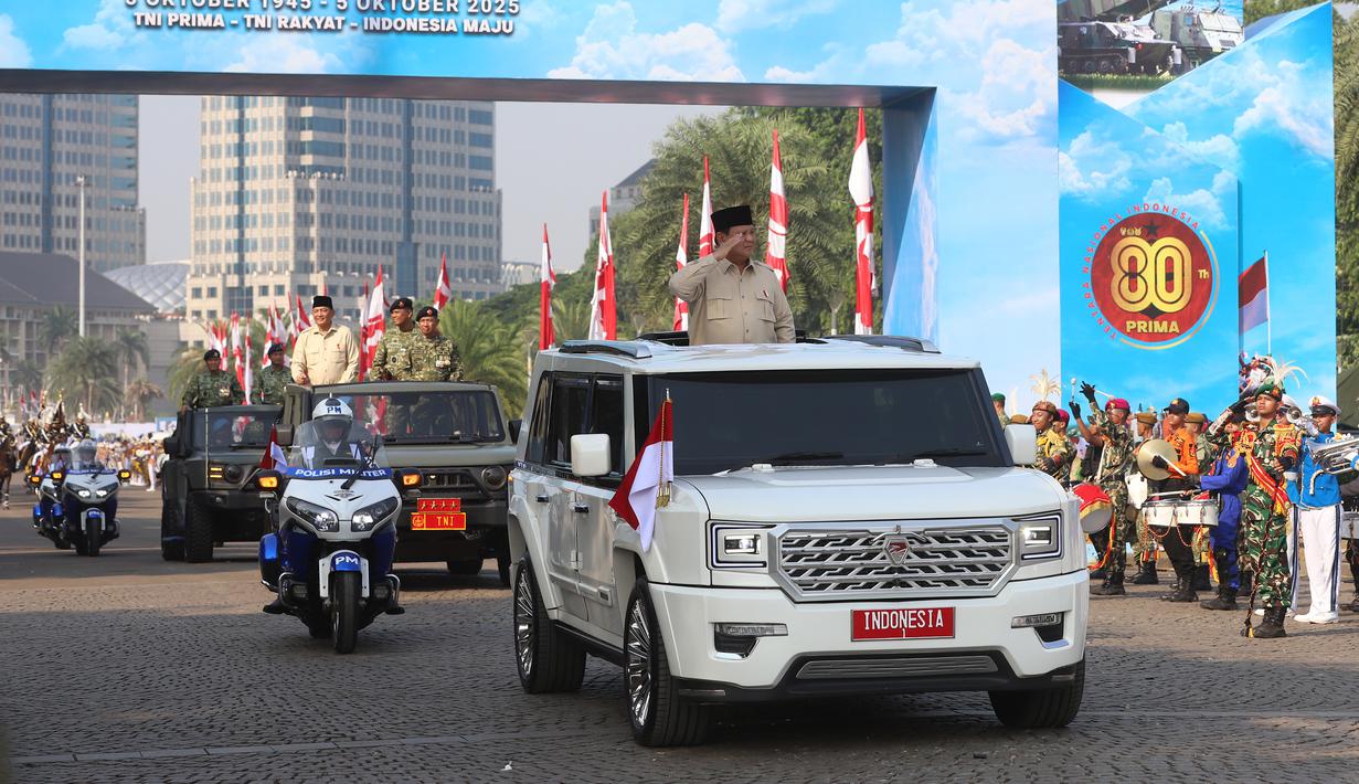 Dalam amanatnya, Presiden Prabowo Subianto memerintahkan Panglima TNI Jenderal Agus Subiyanto dan Kepala Staf TNI AU, AD dan AL untuk mengkaji terus organisasi dalam tubuh TNI. (merdeka.com/Arie Basuki)