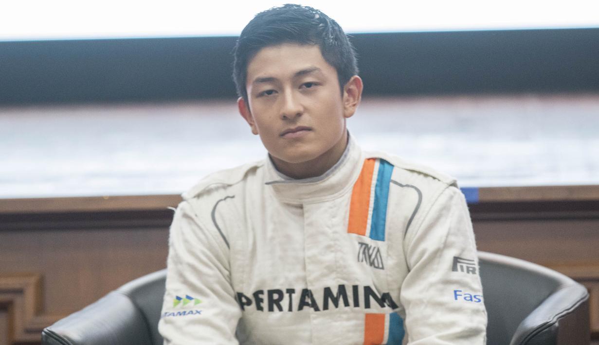 Rio Haryanto akan terus berusaha agar dapat mengharumkan merah putih dan mengumandangkan Indonesia Raya. (Bola.com/Vitalis Yogi Trisna)