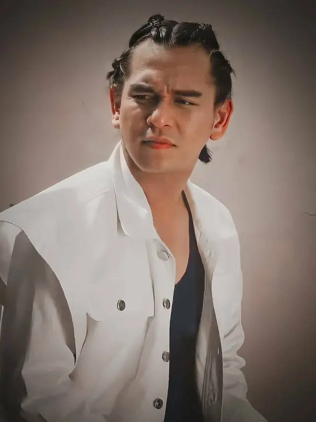Tampil Beda, Ini 6 Pemotretan Terbaru Rangga Azof dengan Gaya Rambut Kepang