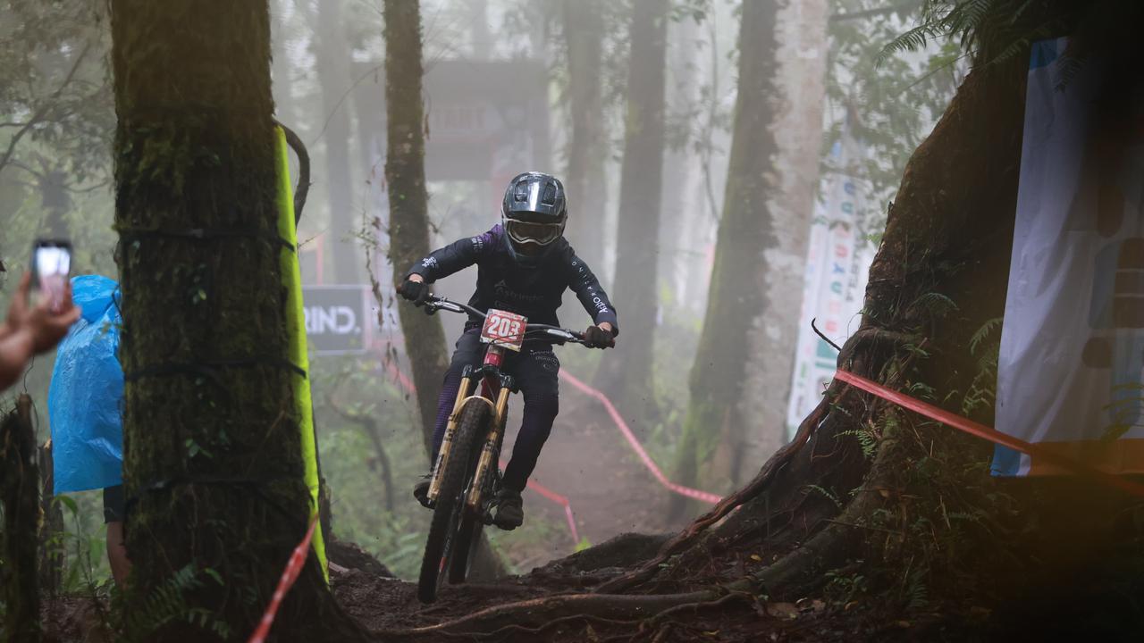 Kejuaraan sepeda internasional Banyuwangi Ijen Geopark Downhill