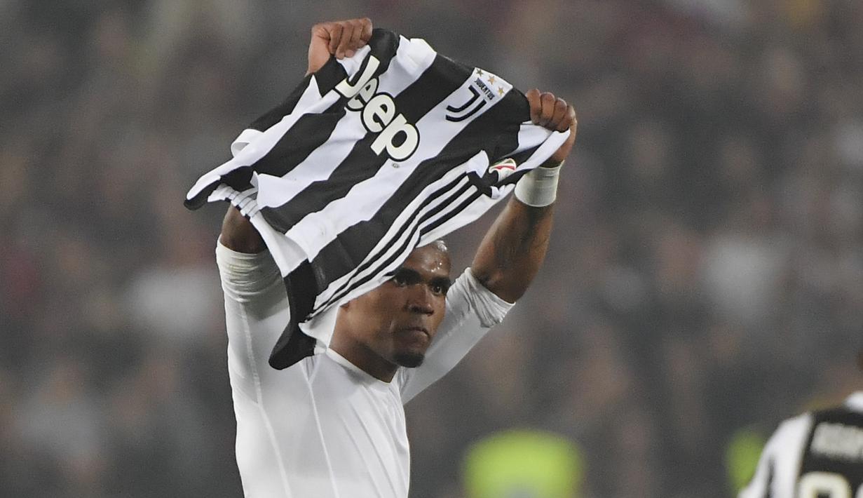3. Douglas Costa - Douglas Costa kembali ke Bayern Munchen dengan status pinjaman pada musim panas ini akibat tak masuk dalam rencana Andrea Pirlo di Juventus musim ini. Costa sebelumnya pernah membela Bayern setelah didatangkan dari Shaktar Donetsk pada musim panas 2015. (AFP/Tiziana Fabi)