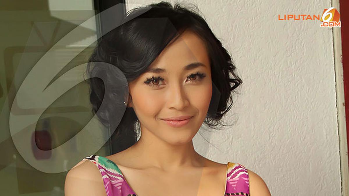 Rini Wulandari Rilis Lagu Pembakar Semangat - ShowBiz Liputan6.com