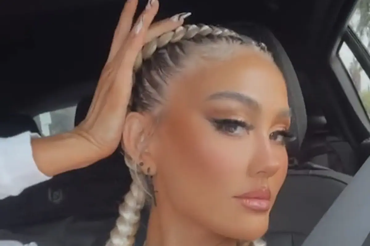 Potret Terbaru Agnez Mo dari Rambut Abu-Abu Hingga Wajahnya