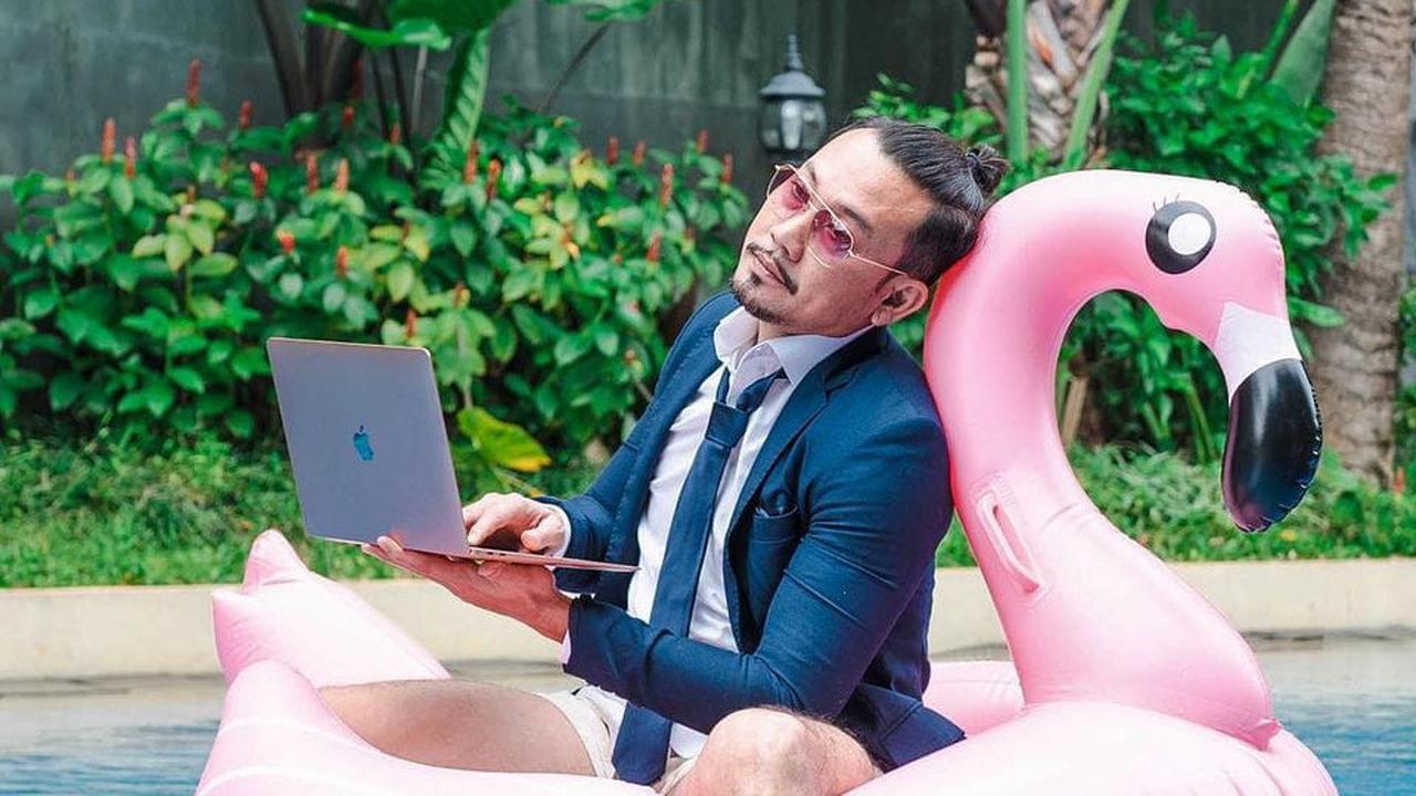 Sekilas tentang Denny Sumargo: Karier, Asmara, dan Bisnis yang Menginspirasi