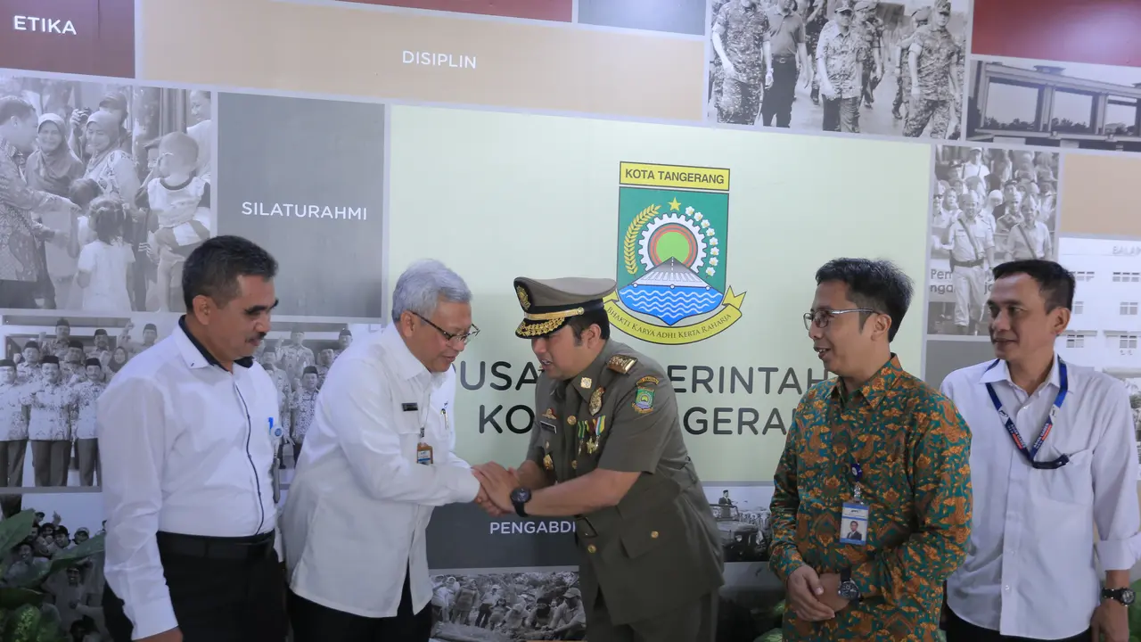 Wali Kota Tangerang Arief Wismansyah  menggandeng dua institusi, yaitu Badan Pengkajian dan Penerapan Teknologi (BPPT) dan Universitas Pendidikan Indonesia (UPI) untuk membantu penanganan penataan kota. (Liputan6.com/Pramita Tristiawati)