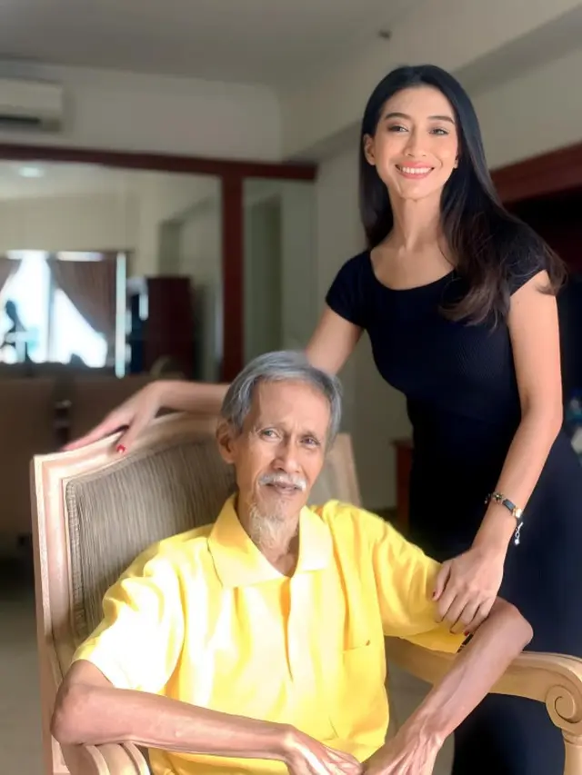 Potret Fitrie Rachmadhina dan ayah (Sumber: Instagram/fitrierachmadhina)