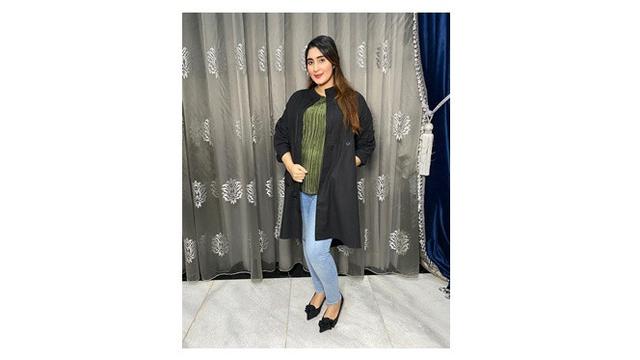 Pamer Perut Buncit, Ini 7 Potret Tania Nadira Hamil Anak Ketiga