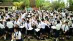 Peningkatan status Gunung Agung menyebabkan sekolah memulangkan siswanya lebih cepat dari biasnya.