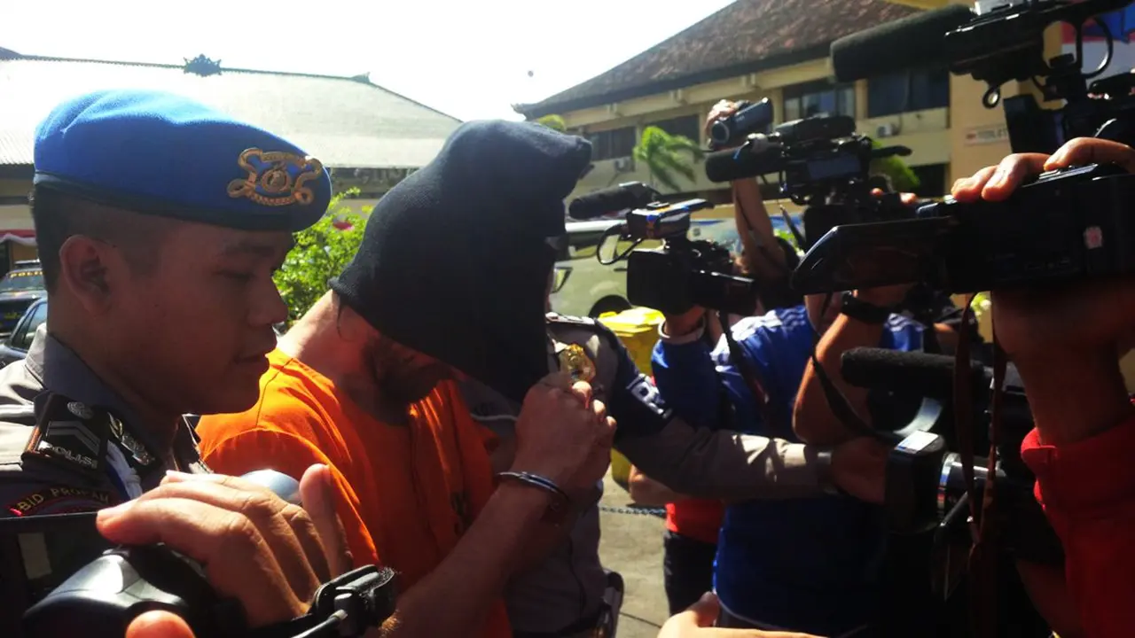 Turis Pembunuh Polisi