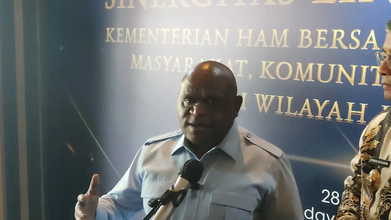 Menteri HAM Natalius Pigai di Hotel Papandayan Bandung, Selasa (28/7/2026). (merdeka.com/azzura galexia).
