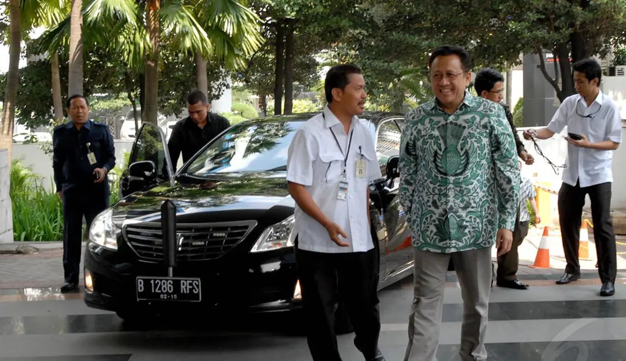 Ketua Dewan Perwakilan Daerah (DPD), Irman Gusman tiba di gedung Komisi Pemberantasan Korupsi (KPK), Jakarta, Rabu (23/7/14) (Liputan6.com/ Miftahul Hayat)