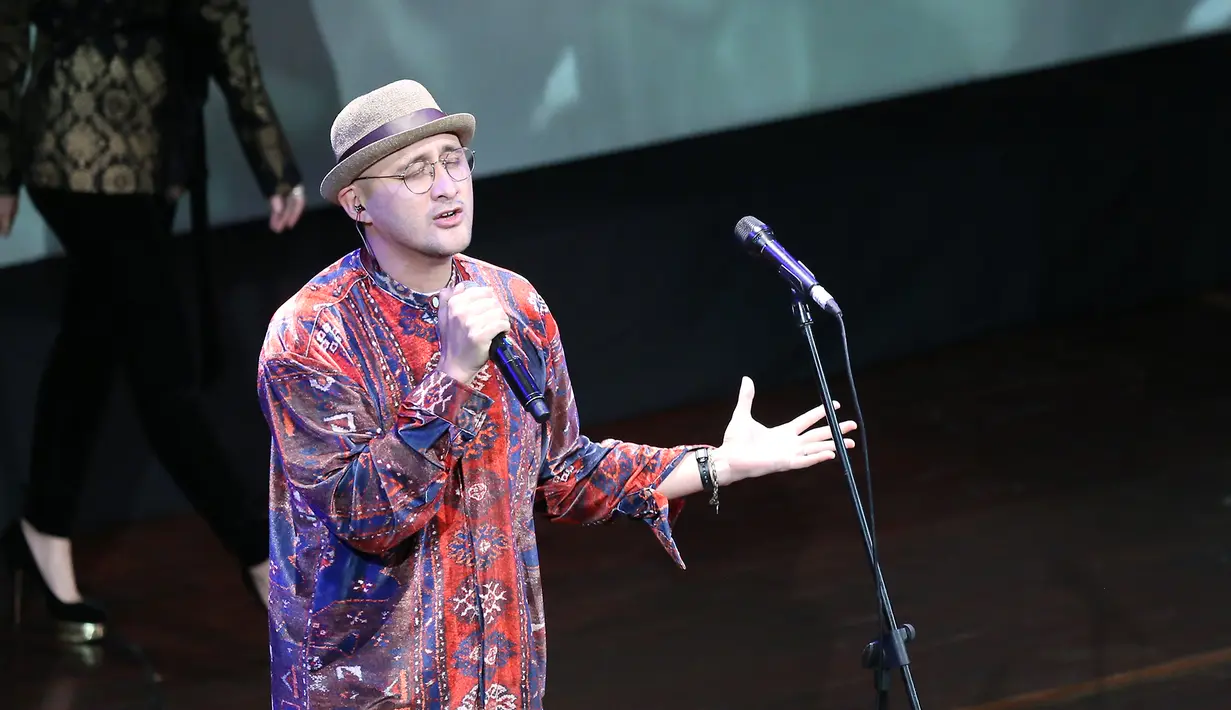 Aqi Alexa saat menghibur undangan di Taman Ismail Marzuki (TIM), Jakarta Pusat, Kamis (4/2/2016) malam. (Andy Masela/Bintang.com)