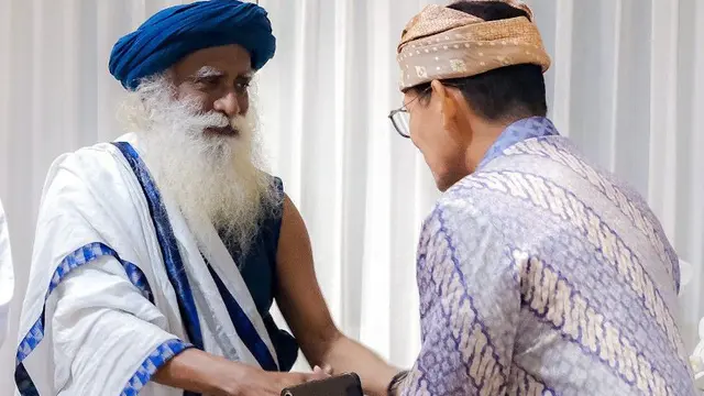 Menparekraf Sandiaga Uno menyambut guru yoga dan spiritual asal India, Sadhguru di Bali