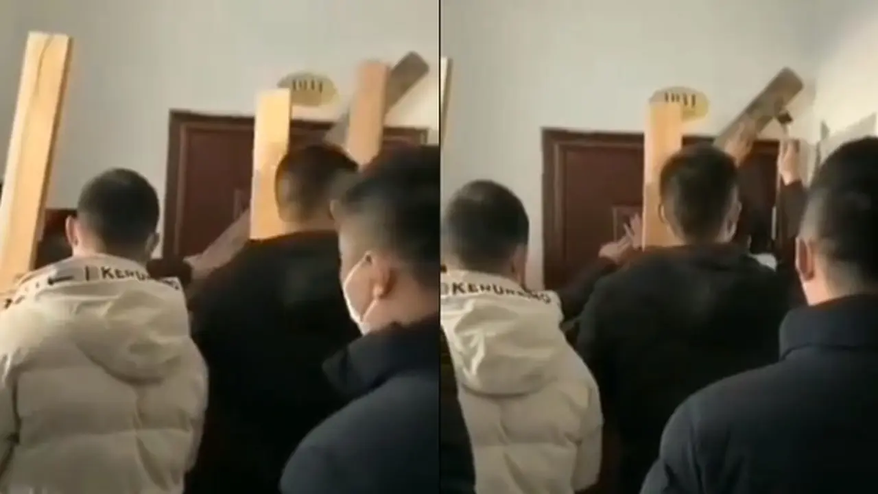 Pulang dari Wuhan, Video Pria Dikunci dalam Rumah Oleh Warga Ini Viral
