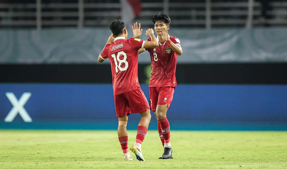 Erick pun menilai dukungan para pendukung timnas, termasuk Presiden Jokowi yang hadir langsung mampu membakar semangat pemain timnas U-17.<br>