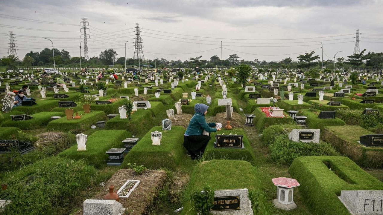 Doa Ziarah Kubur Orang Tua Lengkap Beserta Latin & Artinya, Penghubung Kasih Sayang yang Tak Terputus