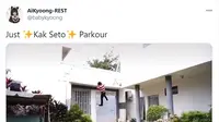 Video yang memerlihatkan Psikolog Anak Seto Mulyadi atau biasa disapa Kak Seto tengah melakukan parkour viral di Twitter setelah diunggah akun @babykyoong (tangkapan layar)