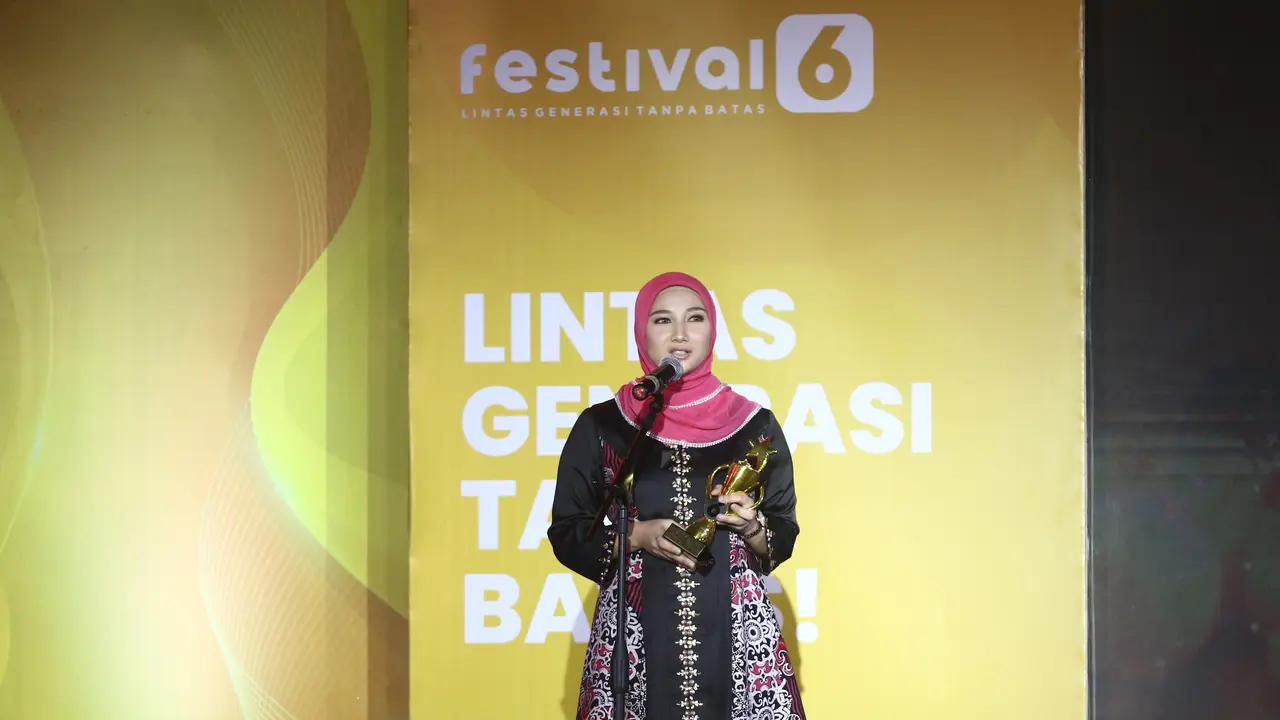 Almarhumah Norbaiti Isran Noor Raih Anugerah Inspiratif Liputan6.com, Sang Anak: Saya Bangga Atas Pencapaian Ibu