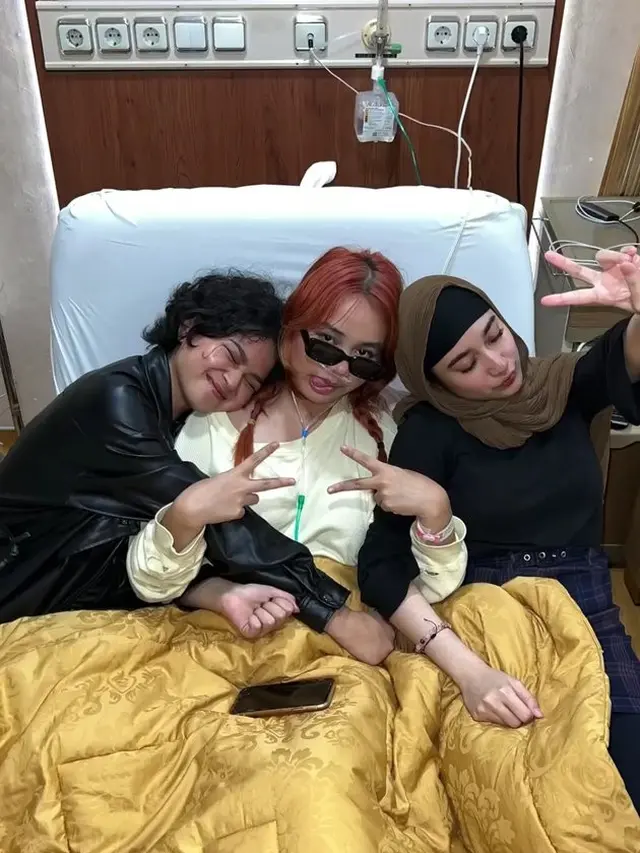 Pejuang Kesehatan Mental, Ini 6 Potret Mima Shafa Anak Mona Ratuliu Hadapi Depresi