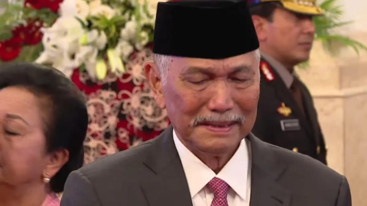 Setelah dilantik Presiden Joko Widodo (Jokowi), ucapan memberikan selamat diberikan oleh tamu yang hadir.&nbsp;