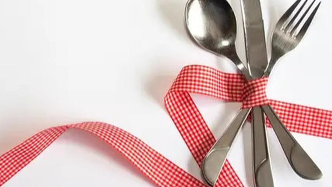 Trik Sejuta Views, Cara Menutup Kantong Plastik Pakai Sendok