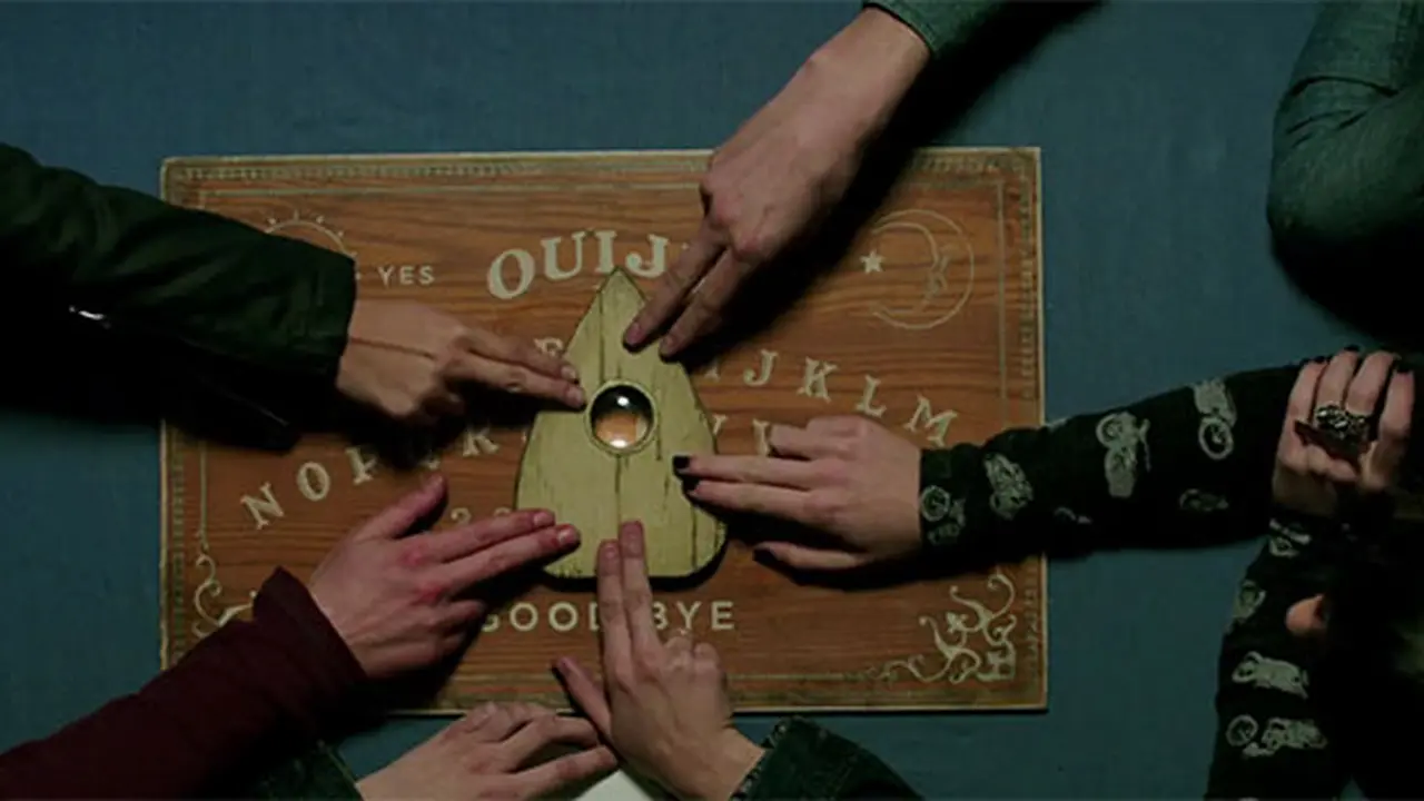 Ouija, Kutukan Papan Pemanggil Arwah yang Mematikan