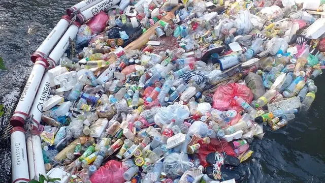 Tsunami Sampah di Saluran Irigasi Polewali Mandar Jadi Sorotan Media Internasional
