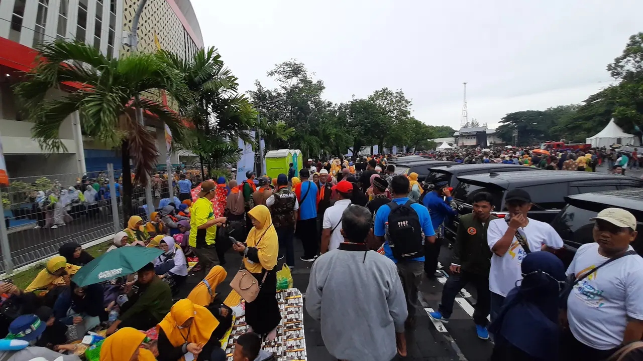 Suasana kawasan Stadion Manahan Solo, Jawa Tengah, jelang pembukaan Muktamar Muhammadiyah